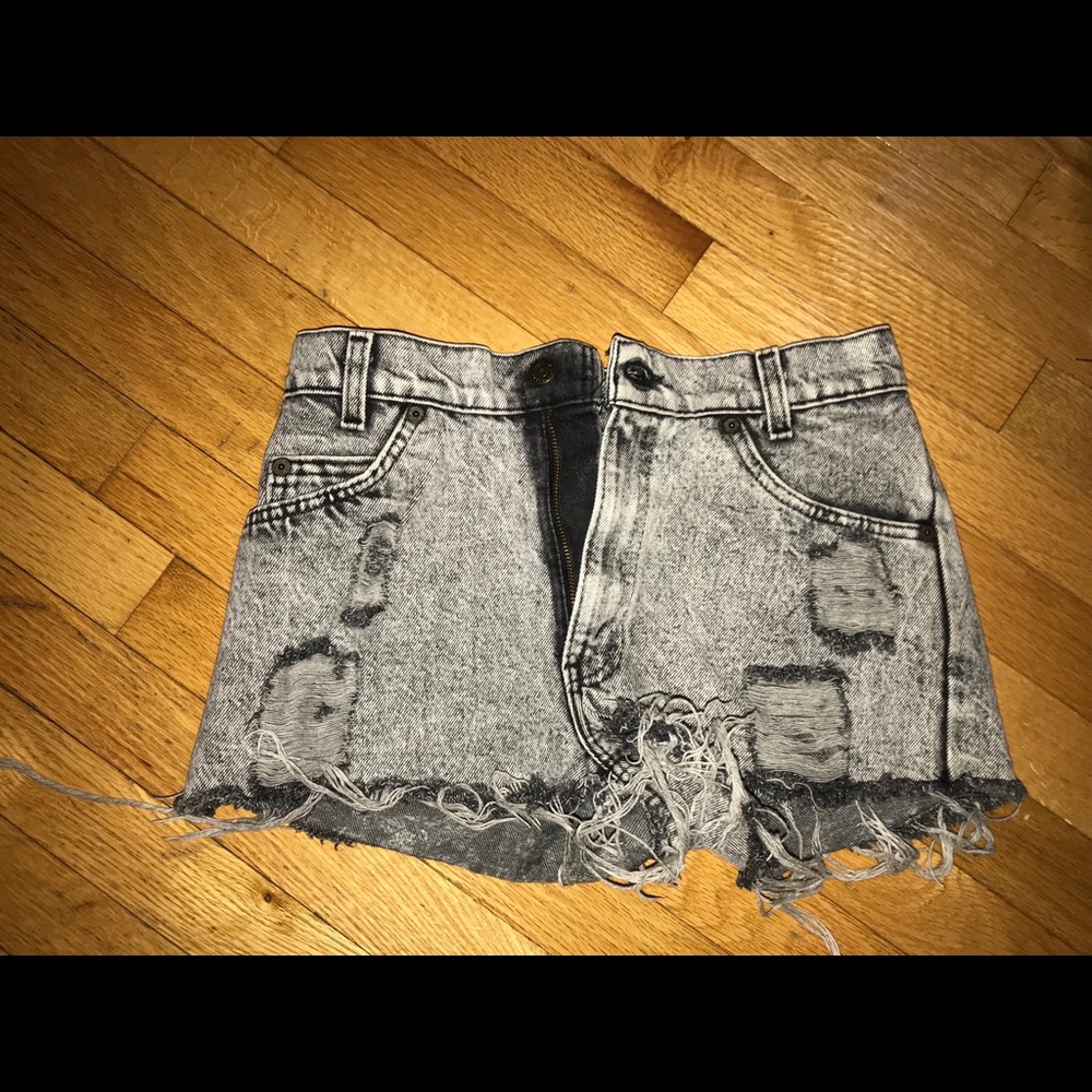 Levi black high-waisted shorts